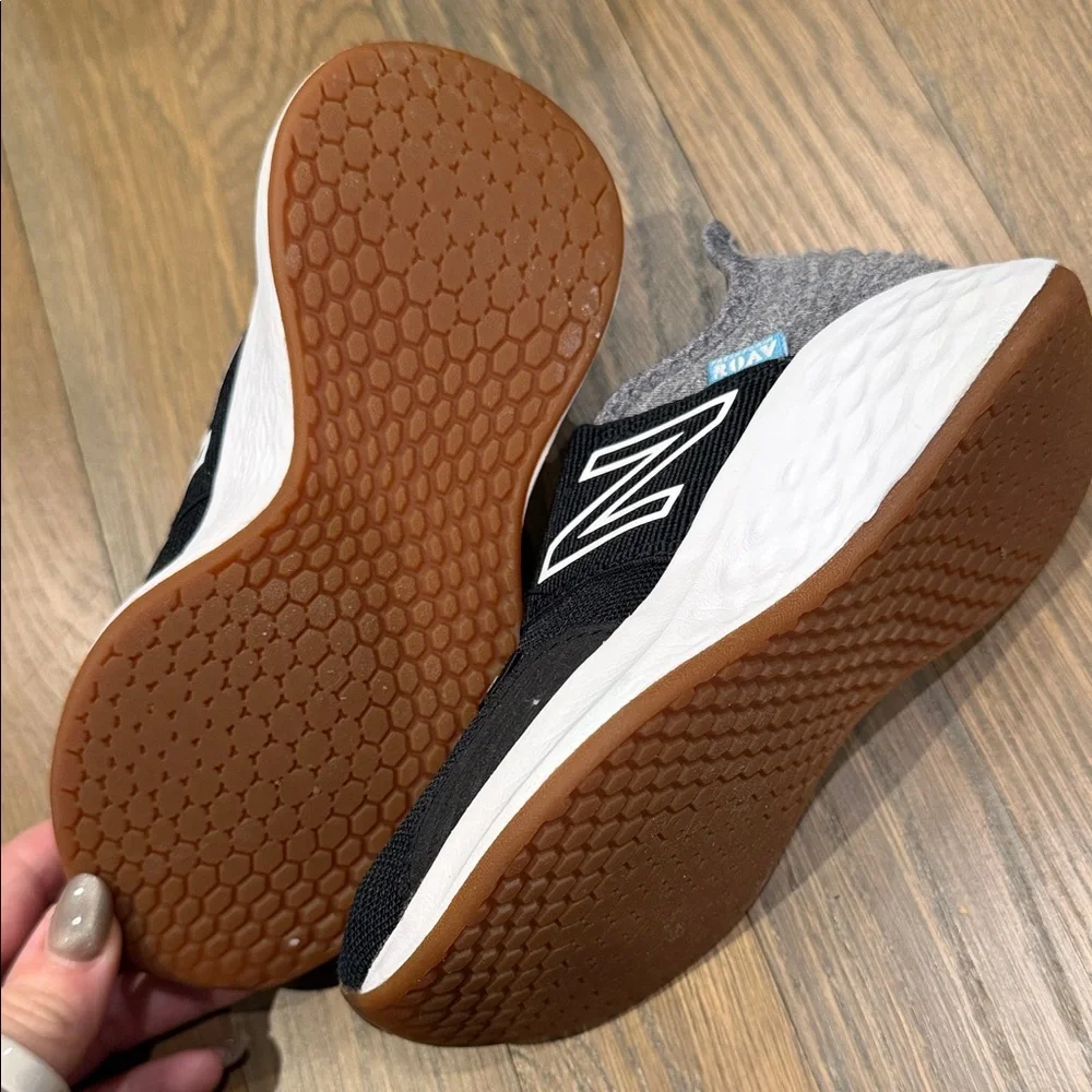 New Balance Kids' Black and Gray Sneakers - Picture 3 of 4